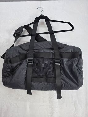 Under Armour Black Quilted Duffel Bag with Mesh Pocket